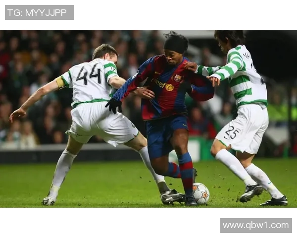 足球明星空中之王的传奇飞跃与荣耀时刻揭秘 足球明星空中之王的传奇飞跃与荣耀时刻揭秘