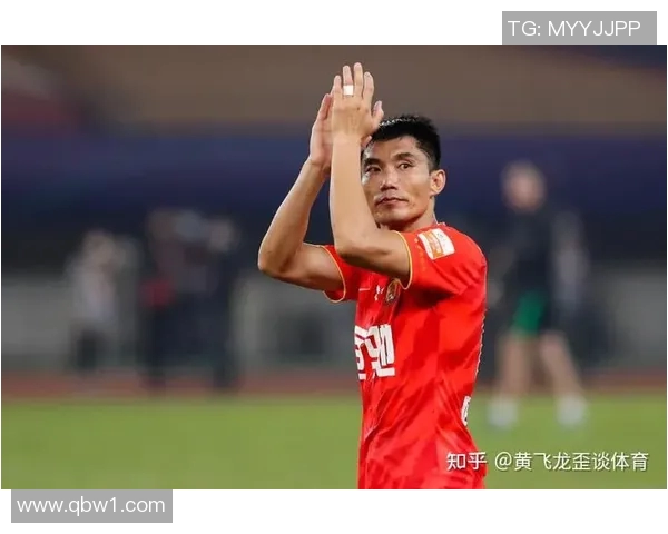 武汉足球俱乐部主教练新任命引发球迷热议期待球队新篇章